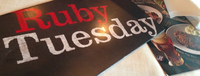 Ruby Tuesday is one of Lívia’s Liked Places.