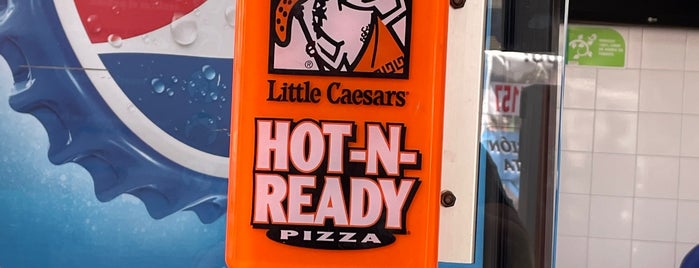 Little Caesars Pizza is one of Restaurantes.