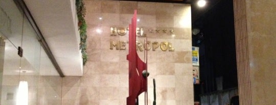 Hotel Metropol is one of Lugares favoritos de Pawel.