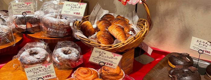 HEART BREAD ANTIQUE 福岡天神店 is one of カフェ.
