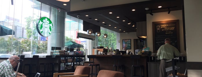 Starbucks is one of Lugares favoritos de Lu.