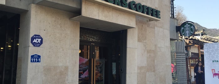 Starbucks is one of สถานที่ที่ Won-Kyung ถูกใจ.