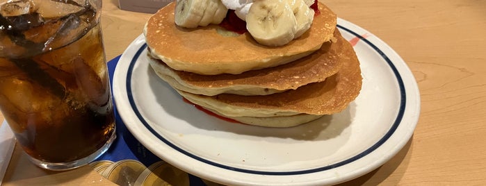 IHOP is one of สถานที่ที่ Paddy ถูกใจ.