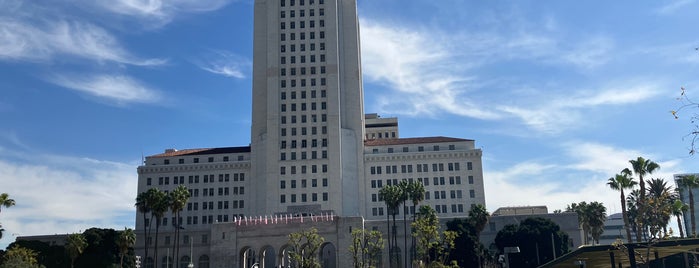 Los Angeles City Hall is one of US - Tây.