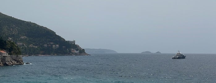 BanjeBeach Club is one of Dubrovink.