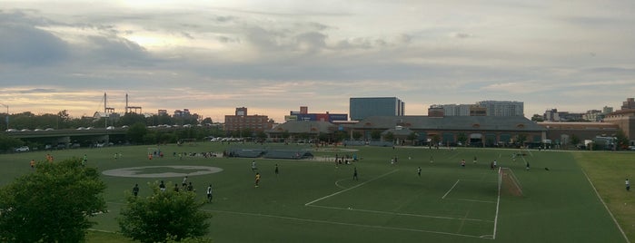 Flushing Meadow Soccer Field 9 is one of Lieux sauvegardés par Kimmie.