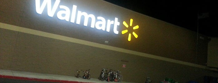 Walmart Supercenter is one of สถานที่ที่ Matt ถูกใจ.