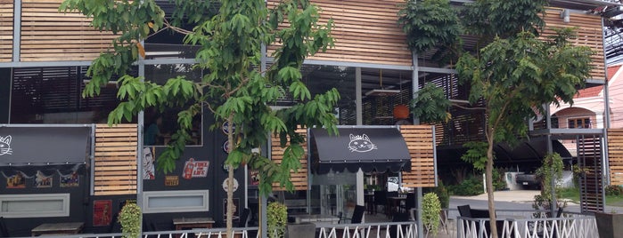 Pim's Bakery @ ถนนขวาง is one of ph town.