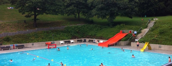 Freibad Neuenhof is one of Wuppertal-Cronenberg.