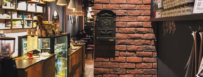 City Box Coffee&Bakery is one of Posti salvati di Emre.