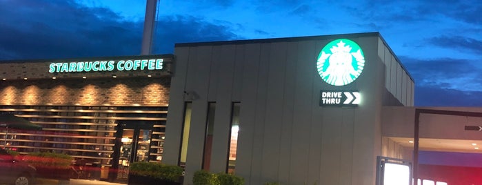 Starbucks is one of Lugares favoritos de Rix.