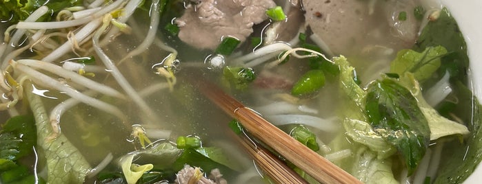 Phở Hồng is one of Restaurant, Snacks, Fast Food.