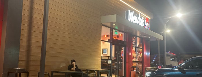 Wendy’s is one of مطاعم.