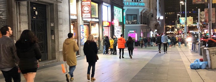 Dunkin' Coffee is one of Madriles.