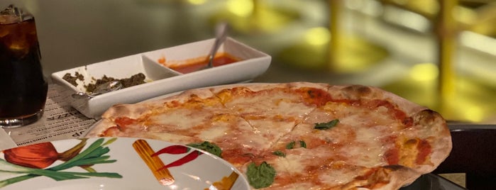 Pizza Roma is one of عشاء.