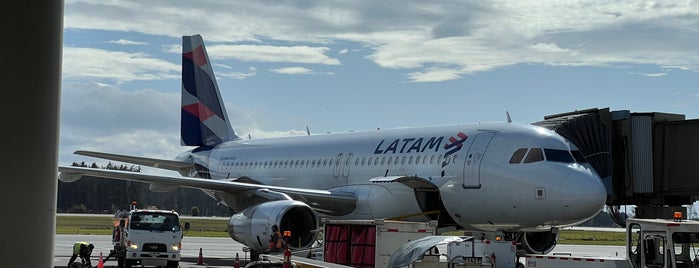 Aeropuerto La Araucanía (ZCO) is one of terminales de buses.