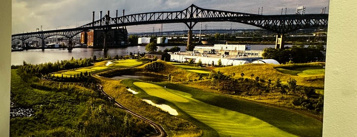 Skyway Golf Course at Lincoln Park West is one of Fun Public Golf Courses.