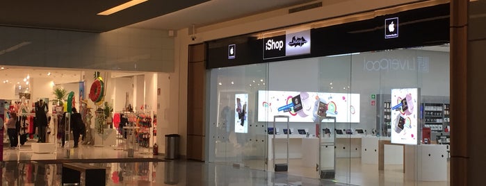 iShop is one of Manuelさんのお気に入りスポット.