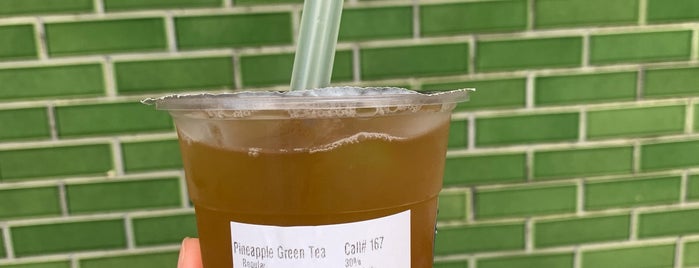 YiFang Taiwan Fruit Tea is one of Tempat yang Disukai Shane.