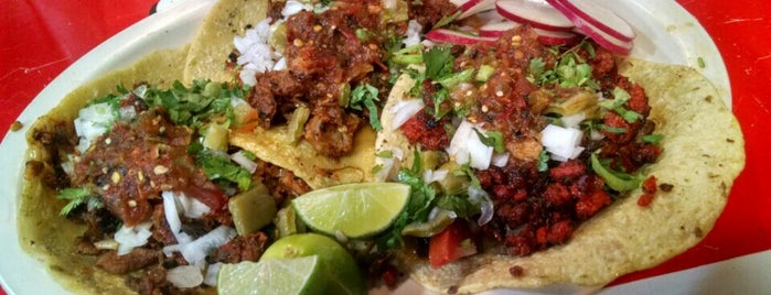 Tacos Los Che-Ballos is one of Lyn : понравившиеся места.