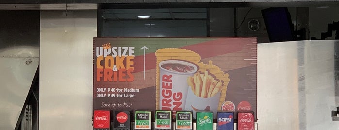 Burger King is one of สถานที่ที่ Pam ถูกใจ.