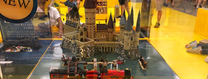 The LEGO Store is one of 2012-02-08.