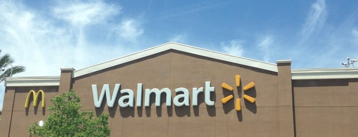 Walmart Supercenter is one of Lugares favoritos de Larry.