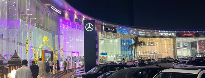 Auto Mall is one of Jeddah ladies.