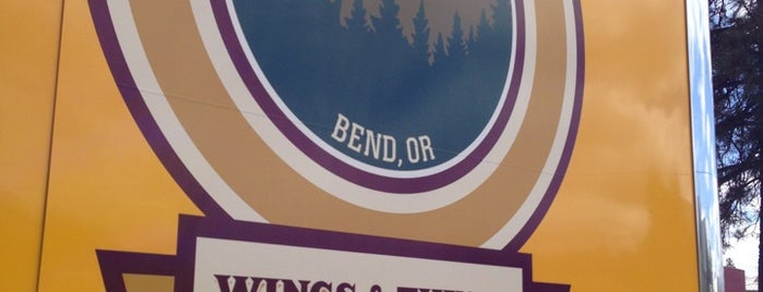 Johnny's Wings & Things is one of Bend Oregon Food Carts.