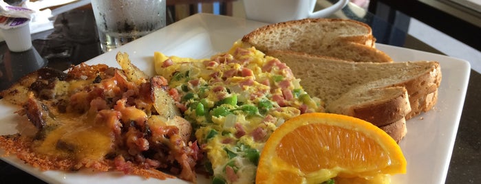 Keke's Breakfast Café is one of Posti che sono piaciuti a Mujdat.