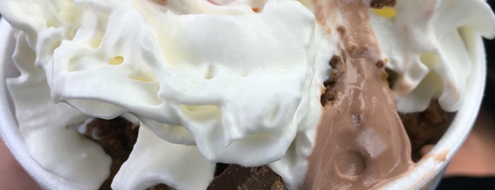 Big Cones Hard & Soft Ice Cream is one of Newbury VT.