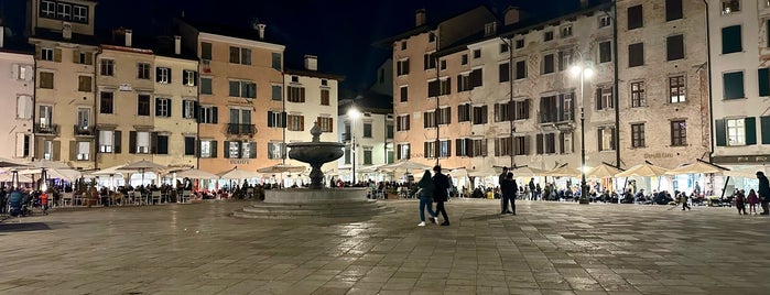 Piazza San Giacomo is one of Favoriten.