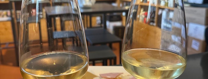 Enoteca Caveau is one of Sbevazza e mangia a Padova e dintorni!.