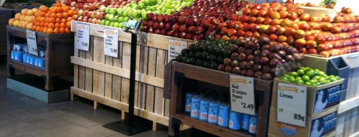Whole Foods Market is one of Andrew : понравившиеся места.