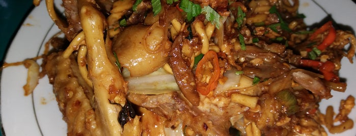 Bakmi & Nasi Goreng 'Pak Pele' is one of Kuliner 😋.