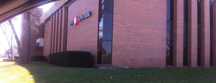 BMO Harris Bank is one of Lieux qui ont plu à Shyloh.