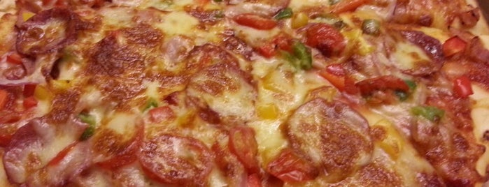 Ebeneezer's Kebabs & Pizzeria is one of Posti che sono piaciuti a Shank.