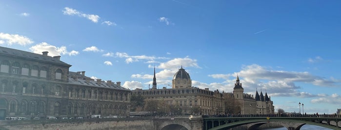 Pont d'Arcole is one of Trip part.20.