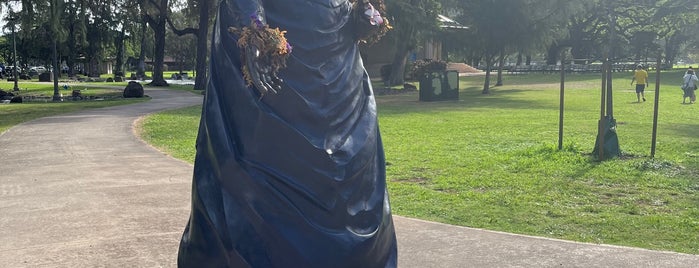 Queen Kapiolani Statue is one of Favorites - Outdoors.