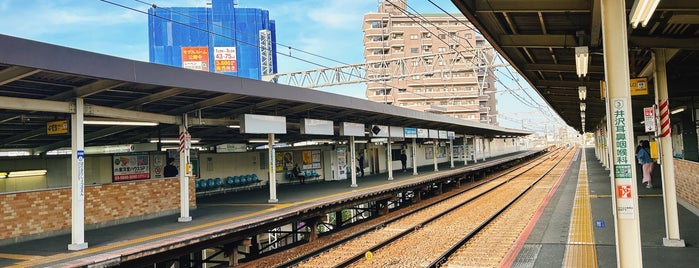 堀切菖蒲園駅 (KS07) is one of Keisei Main Line.