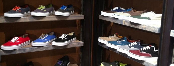 Vans is one of Locais salvos de Olesya.