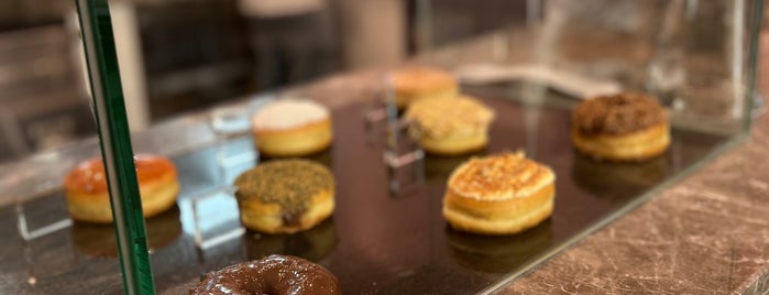 Donut Factory is one of Café.