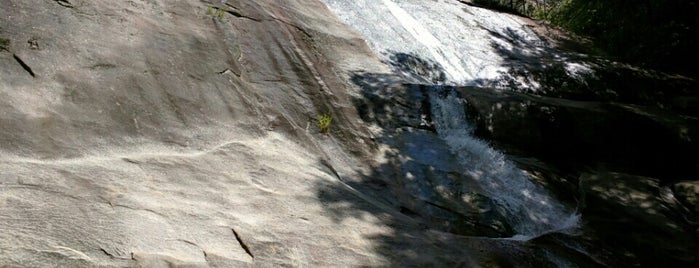 Stone Mountain Falls is one of Lugares favoritos de Brandon.