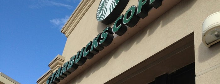 Starbucks is one of Tempat yang Disukai Lenny.