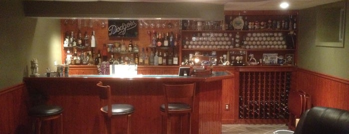 Bryan's Bar & Grill is one of Tempat yang Disukai Eileen.