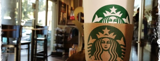Starbucks is one of Lieux qui ont plu à Tumara.