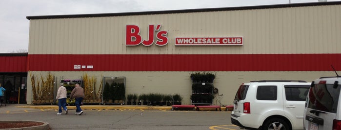 BJ's Wholesale Club is one of Tempat yang Disukai Sangria.