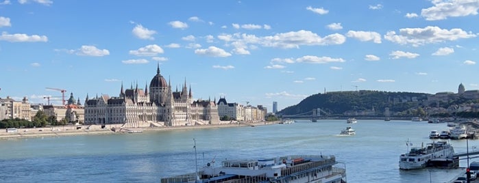 Danube River Cruise is one of Tempat yang Disukai Zehra.