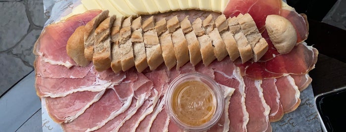Jamón Serrano Tres Cumbres is one of Luis Fabian’s Liked Places.