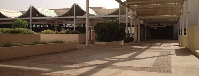 Riyadh Schools is one of Locais curtidos por Nawal.